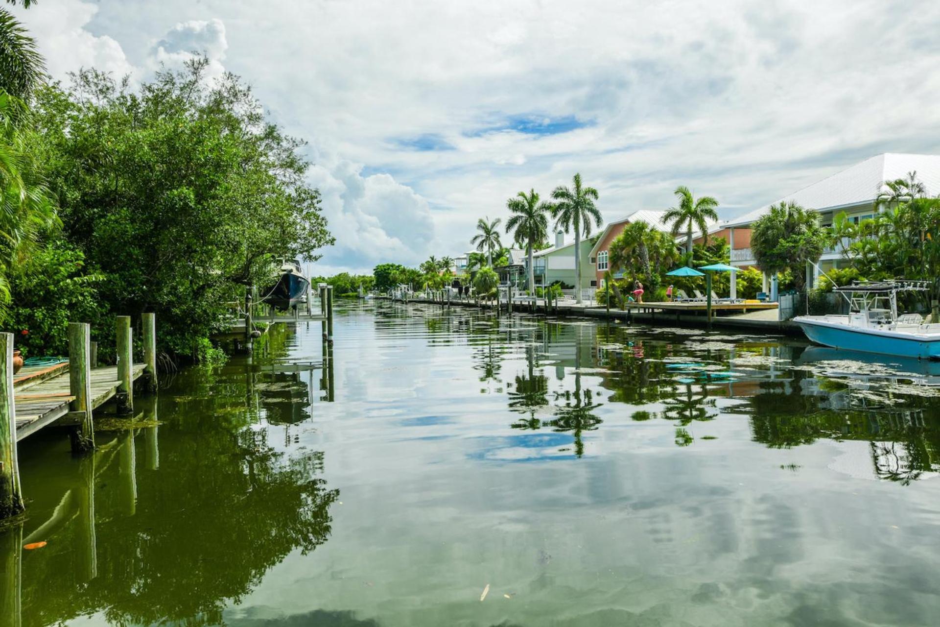 Salty Pirate - New Luxury Canal Front Home Wwater View Poolspa Bikes Kayaks Toys Anna Maria Exterior photo